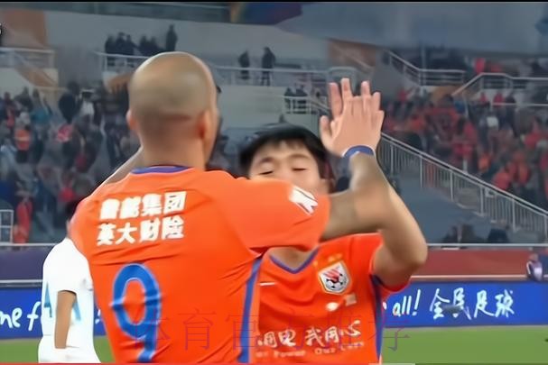 对话郝伟：无论在哪里都有橙色的陪伴，克雷桑停赛带来困难